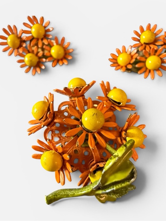 Source Unknown Jewelry - Vintage Orange Daisy Flower Brooch & Clip-On Earring Set Retro Enamel Floral